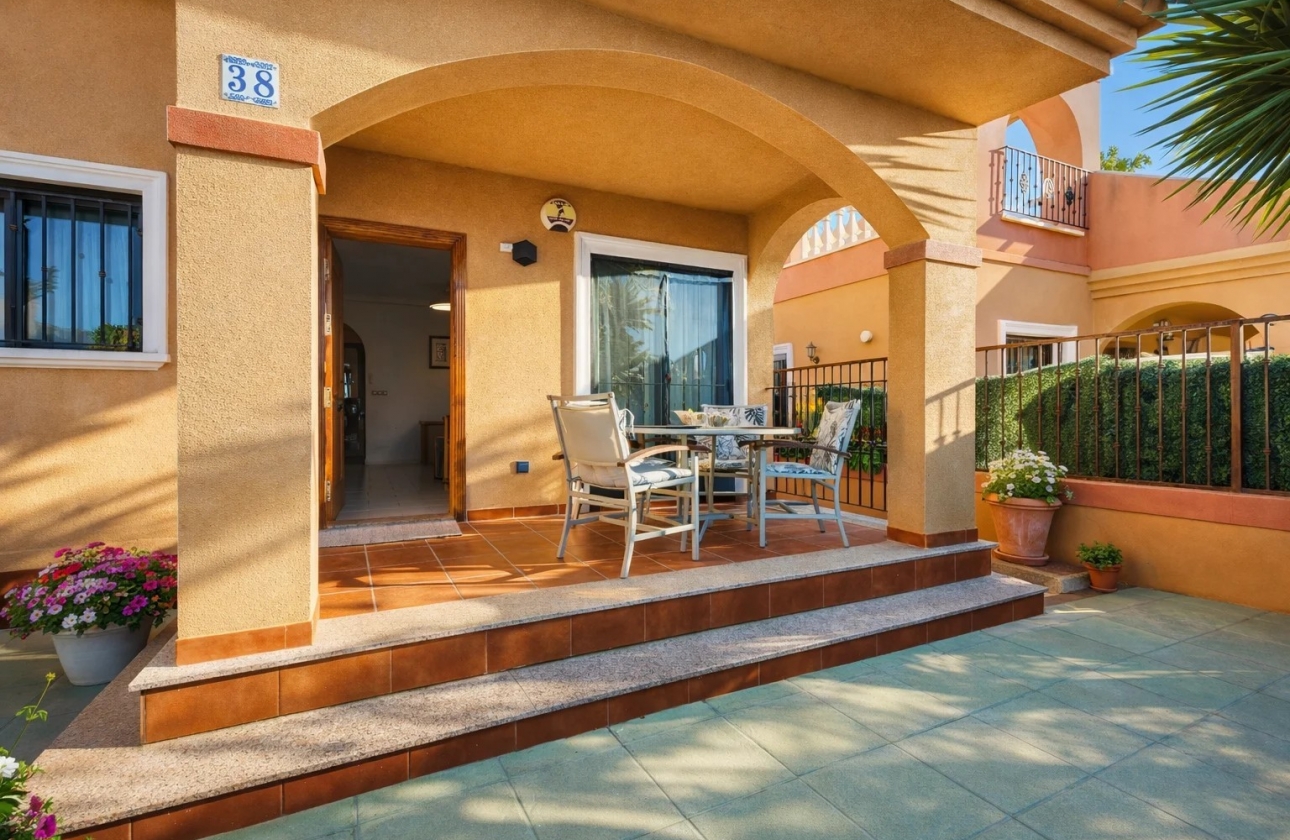 Resale - Villa - Torrevieja -  Urbanization