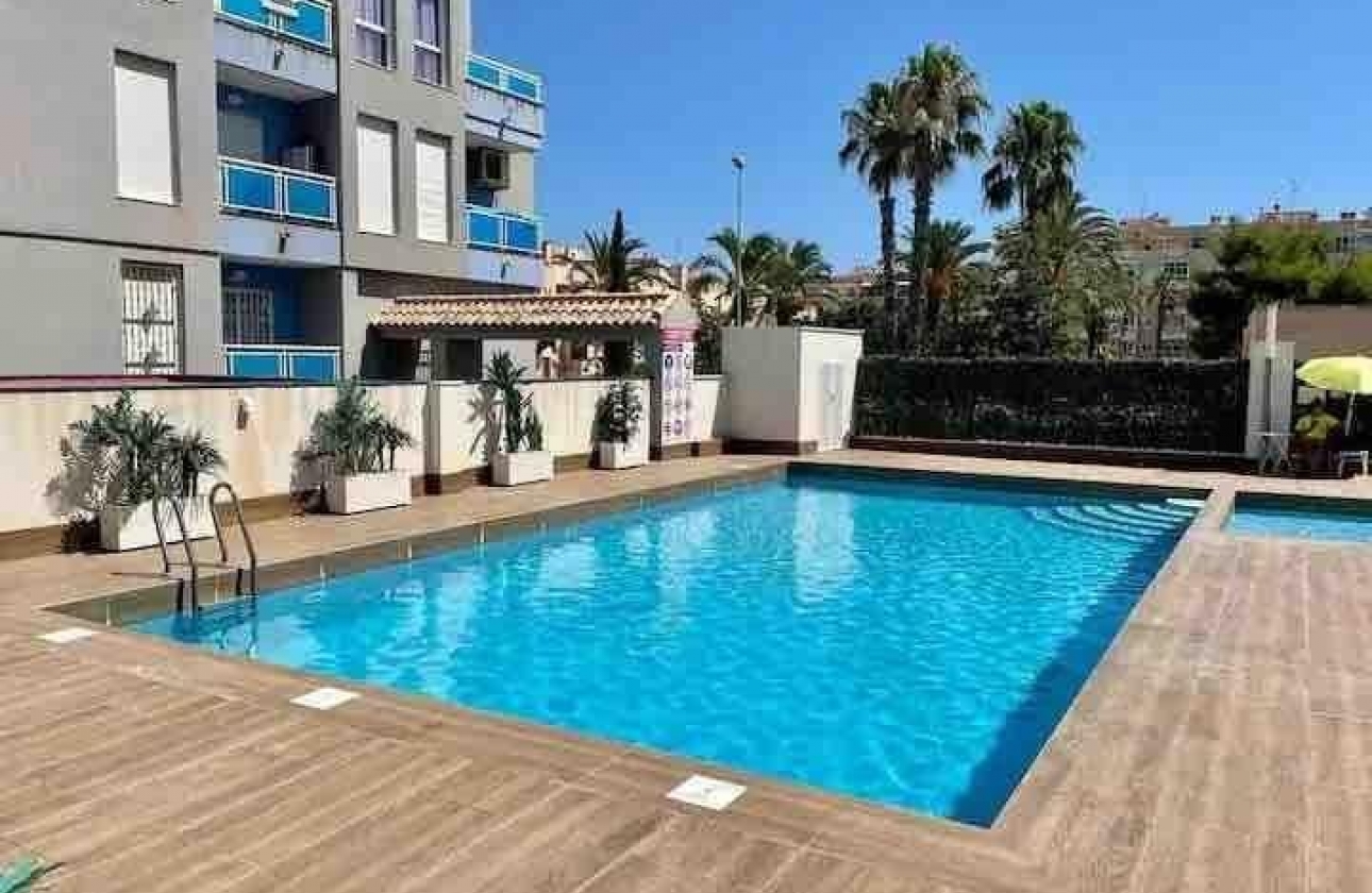Reventa - Apartamento / piso - Torrevieja -  Urbanización