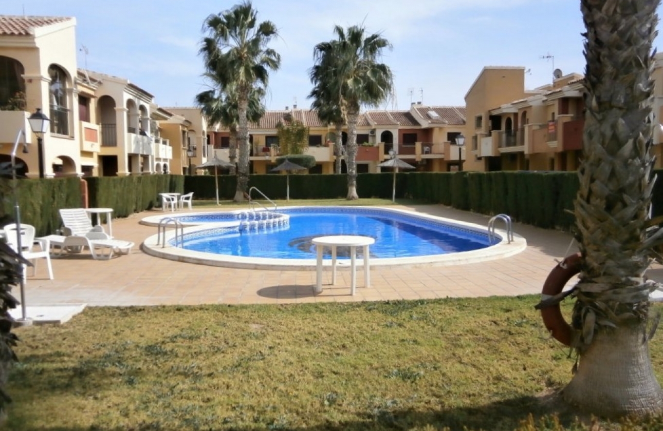 Reventa - Bungalow - Torrevieja -  Urbanización