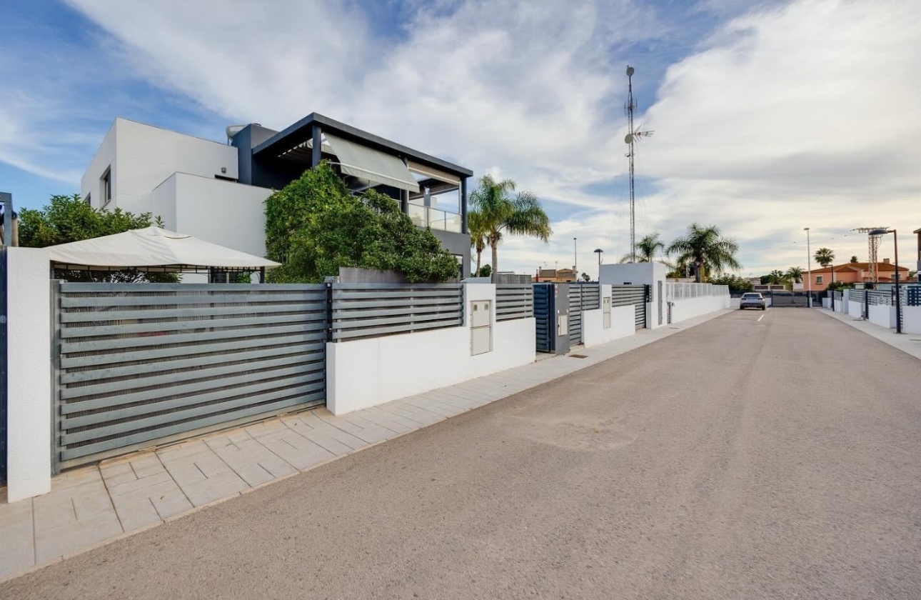 Reventa - Casa Adosada - Torrevieja - Nueva Torrevieja - Aguas Nuevas