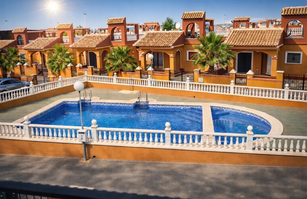 Reventa - Villa - Torrevieja -  Urbanización