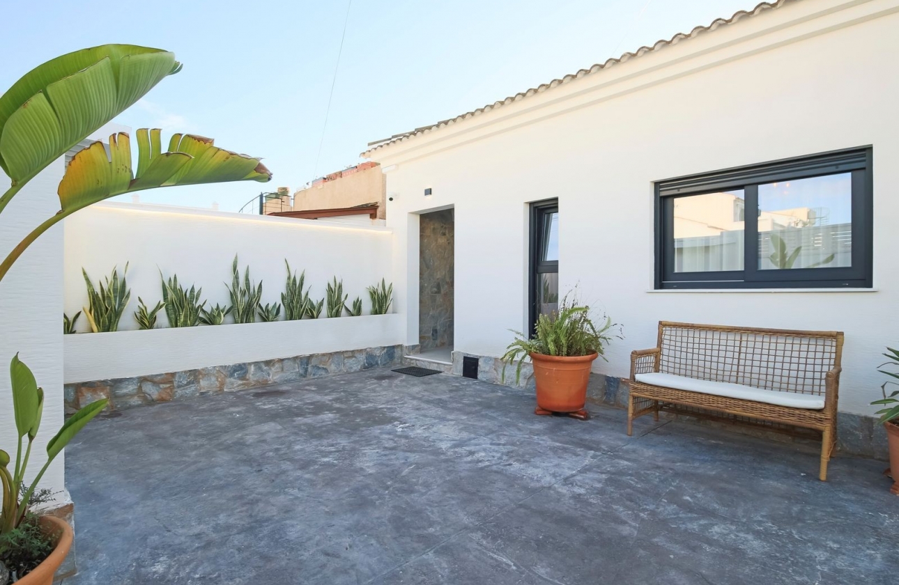 Rynek Wtórny - Willa - Torrevieja -  Urbanizacja