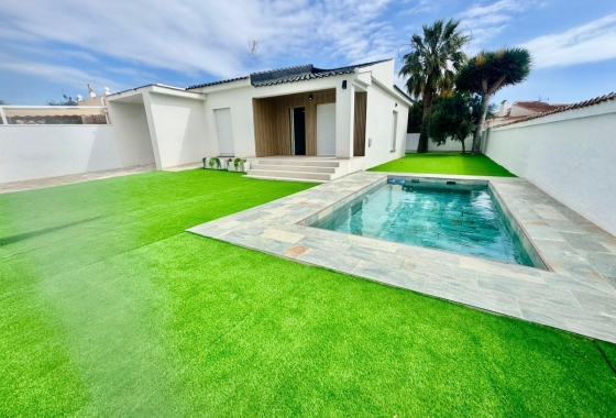 Villa - Resale - Torrevieja - La Siesta - El Salado -  Torreta