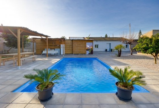 Villa - Reventa - Los Montesinos - La Herrada