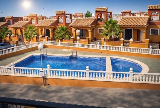 Villa - Reventa - Torrevieja -  Urbanización