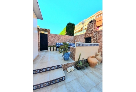 Resale - Duplex - Torrevieja -  Urbanization