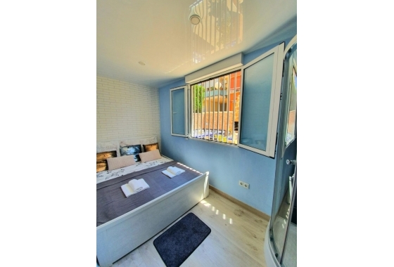 Resale - Duplex - Torrevieja -  Urbanization