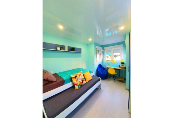 Resale - Duplex - Torrevieja -  Urbanization