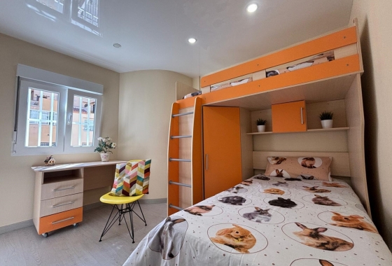 Resale - Duplex - Torrevieja -  Urbanization