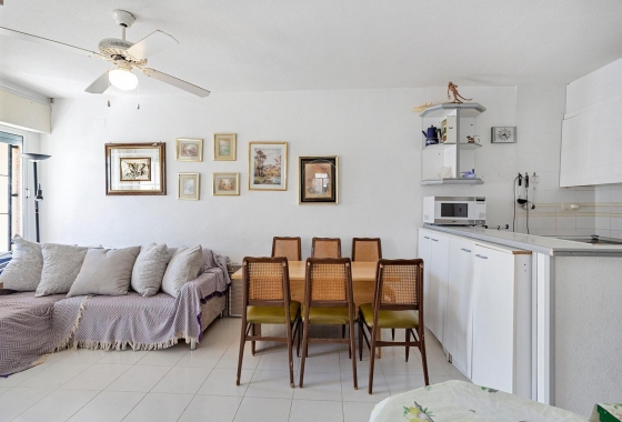 Resale - Bungalow - Torrevieja -  Urbanization