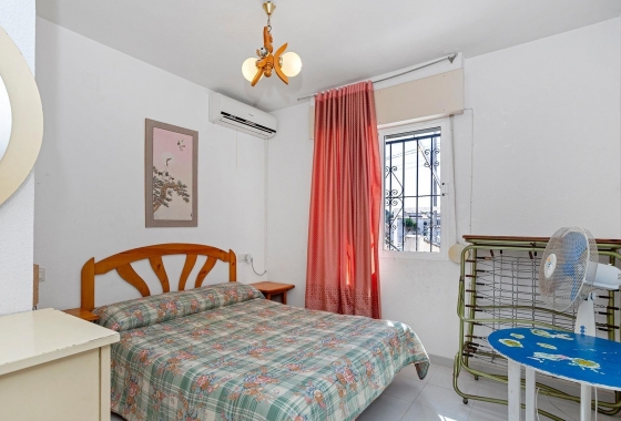 Resale - Bungalow - Torrevieja -  Urbanization