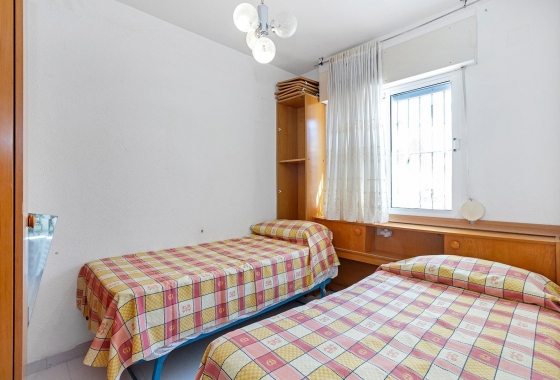 Resale - Bungalow - Torrevieja -  Urbanization