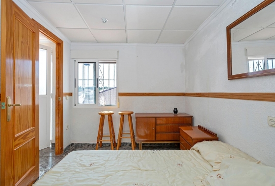 Resale - Bungalow - Torrevieja -  Urbanization