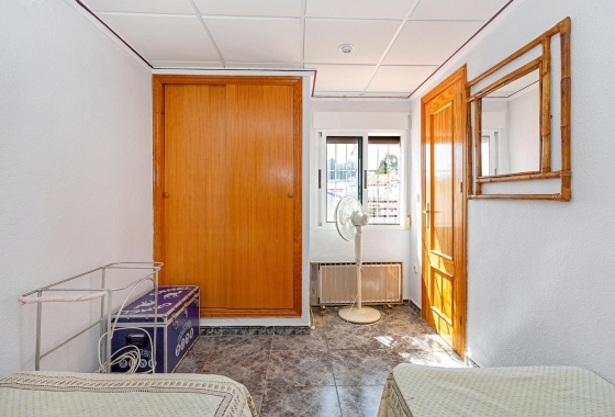 Resale - Bungalow - Torrevieja -  Urbanization