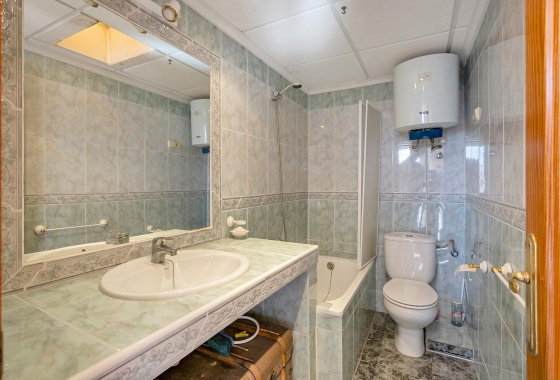 Resale - Bungalow - Torrevieja -  Urbanization