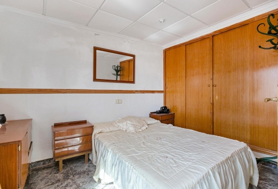 Resale - Bungalow - Torrevieja -  Urbanization