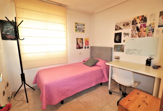 Resale - Apartment / flat - Torrevieja -  Urbanization