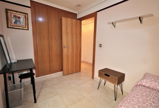 Resale - Apartment / flat - Torrevieja -  Urbanization