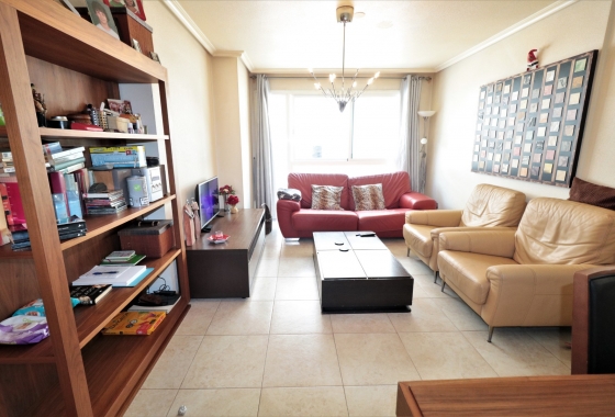 Resale - Apartment / flat - Torrevieja -  Urbanization