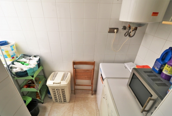 Resale - Apartment / flat - Torrevieja -  Urbanization