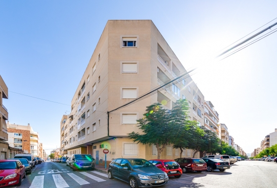 Resale - Apartment / flat - Torrevieja -  Urbanization