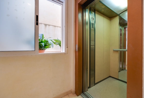 Resale - Apartment / flat - Torrevieja - Playa de los Locos