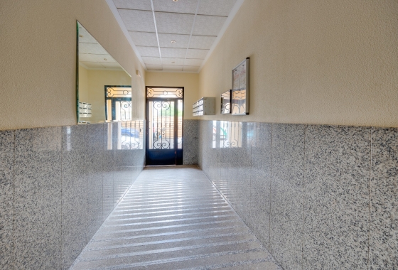 Resale - Apartment / flat - Torrevieja - Playa de los Locos