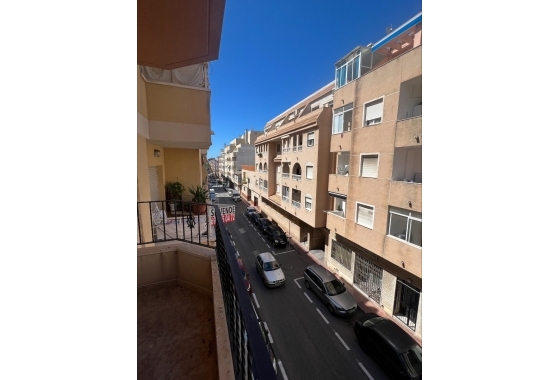 Resale - Apartment / flat - Torrevieja -  Urbanization