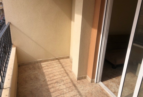 Resale - Apartment / flat - Torrevieja -  Urbanization