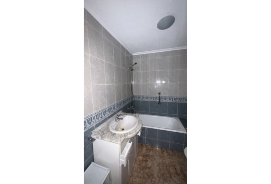 Resale - Apartment / flat - Torrevieja -  Urbanization