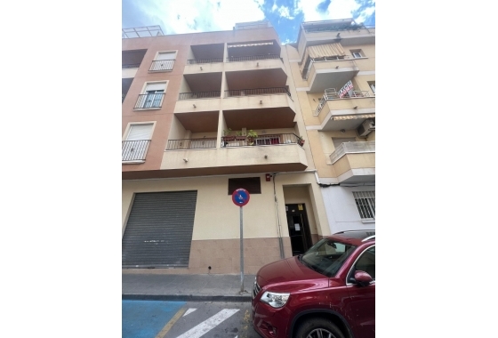 Resale - Apartment / flat - Torrevieja -  Urbanization