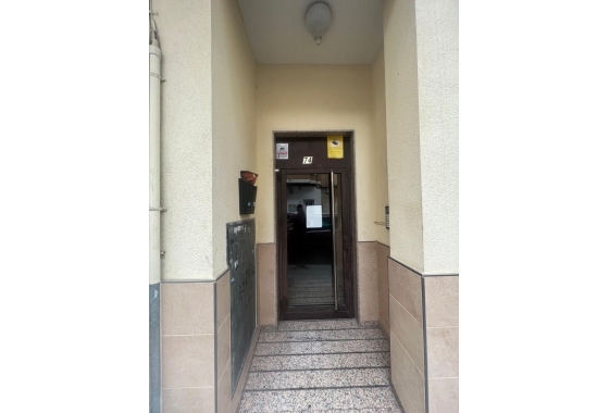 Resale - Apartment / flat - Torrevieja -  Urbanization