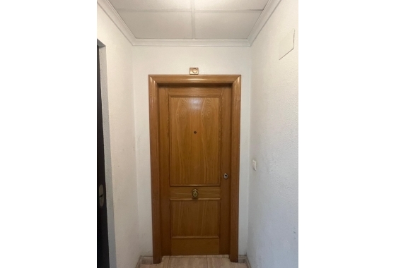 Resale - Apartment / flat - Torrevieja -  Urbanization