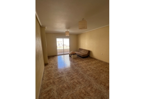 Resale - Apartment / flat - Torrevieja -  Urbanization