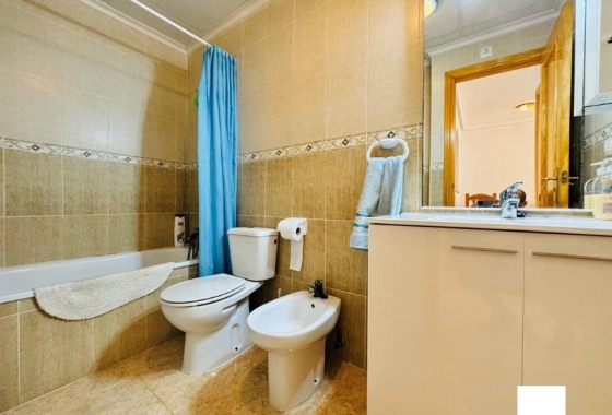 Resale - Apartment / flat - La Mata