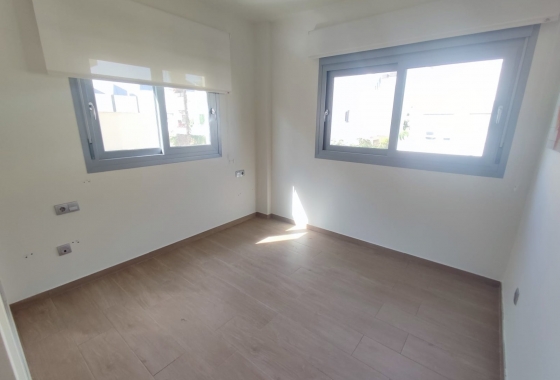 Resale - Apartment / flat - Torrevieja - La Veleta