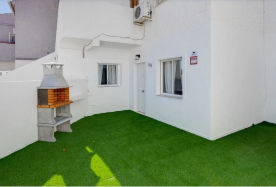 Resale - Bungalow - Torrevieja - La Siesta - El Salado -  Torreta