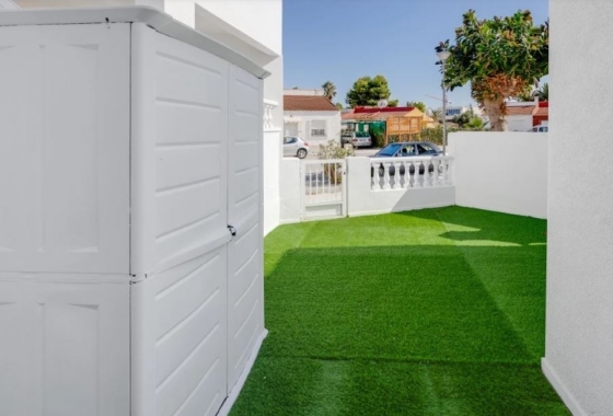 Resale - Bungalow - Torrevieja - La Siesta - El Salado -  Torreta