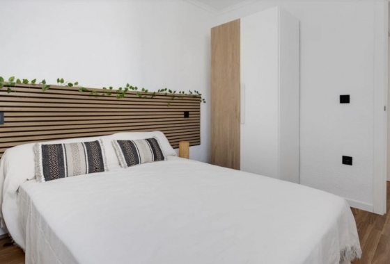 Resale - Bungalow - Torrevieja - La Siesta - El Salado -  Torreta