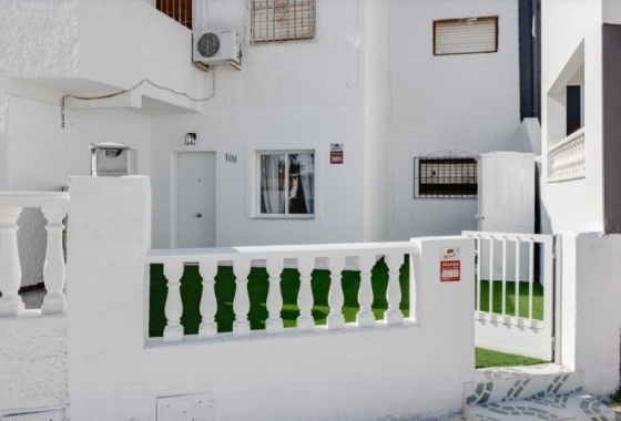 Resale - Bungalow - Torrevieja - La Siesta - El Salado -  Torreta