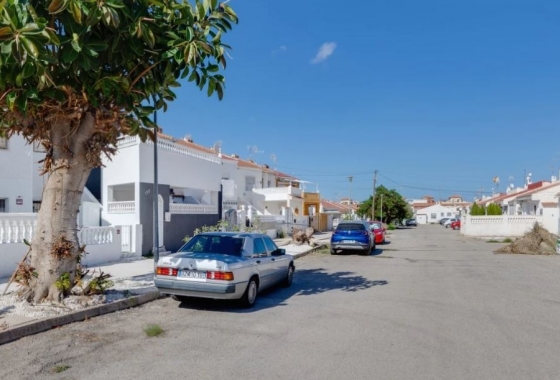 Resale - Bungalow - Torrevieja - La Siesta - El Salado -  Torreta