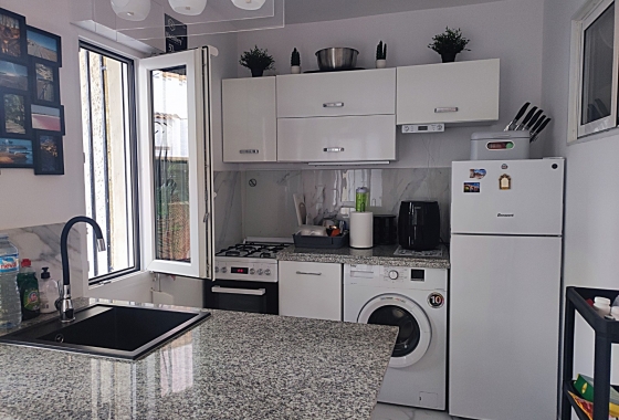 Resale - Apartment / flat - La Mata