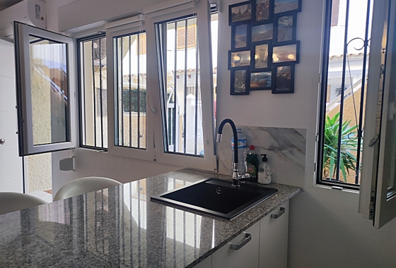 Resale - Apartment / flat - La Mata