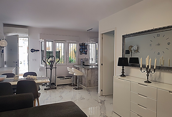 Resale - Apartment / flat - La Mata