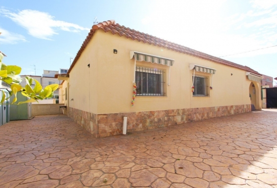 Resale - Villa - Elche Pedanías - La Marina