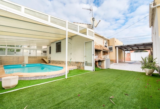 Resale - Villa - Torrevieja - La Siesta - El Salado -  Torreta