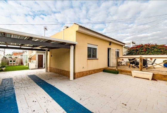 Resale - Villa - Torrevieja - La Siesta - El Salado -  Torreta
