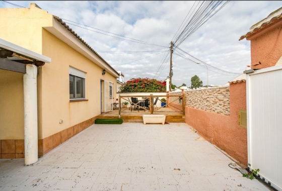 Resale - Villa - Torrevieja - La Siesta - El Salado -  Torreta