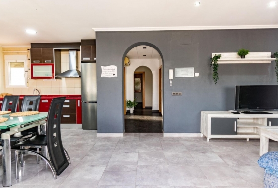 Resale - Villa - Torrevieja - La Siesta - El Salado -  Torreta