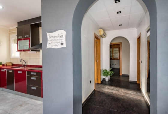 Resale - Villa - Torrevieja - La Siesta - El Salado -  Torreta